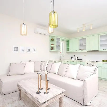 Spacious In Naxos With Sea View ヴィラ Agios Arsenios